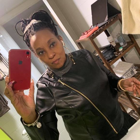 Meet your Posher, Sabrina - Picture 1 of 1